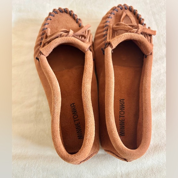 Kids brown genuine Minnetonka moccasins size 4 - Picture 3 of 5